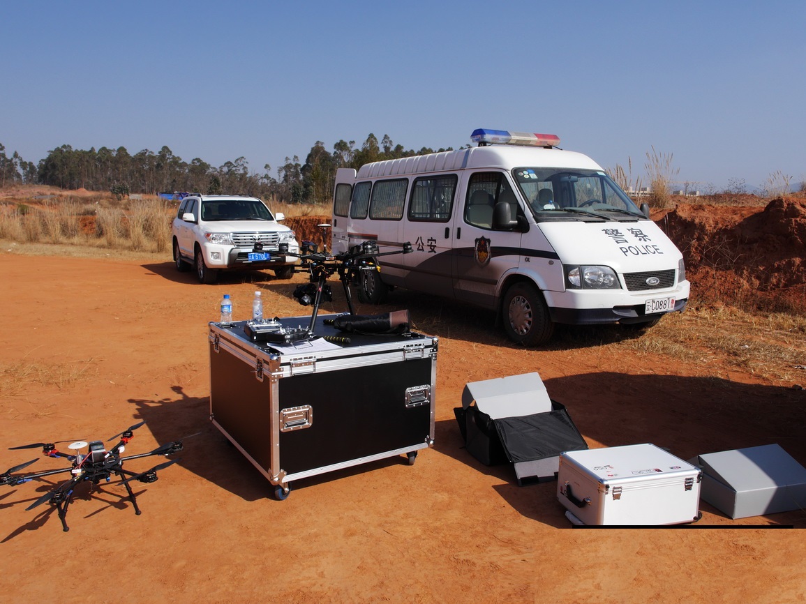 ATA 300 compliant touring cases with NRH hardware for air transport and stage production