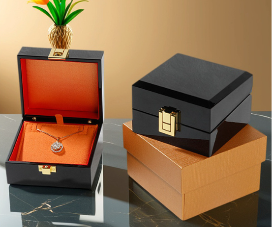 Luxury jewelry box with NRH 6511-22 gold-tone zinc alloy latch on high-end gift box