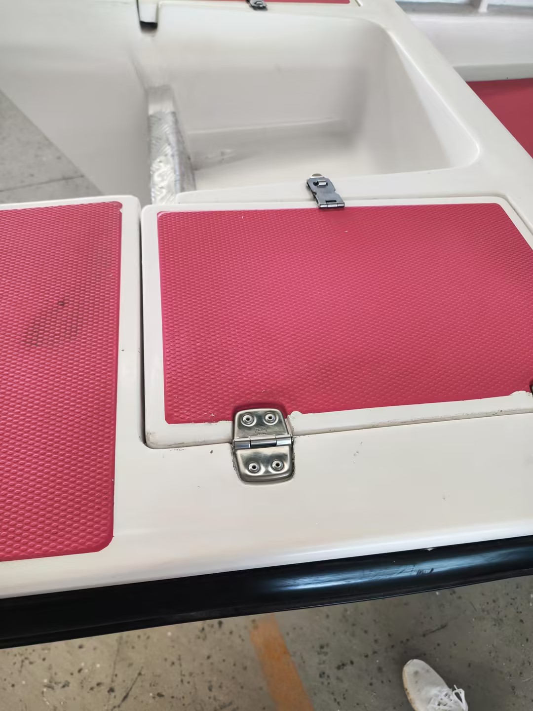 Marine deck plate with NRH 8201-50 stainless steel hinges and 5906-78S lock plate for yacht and boat access covers