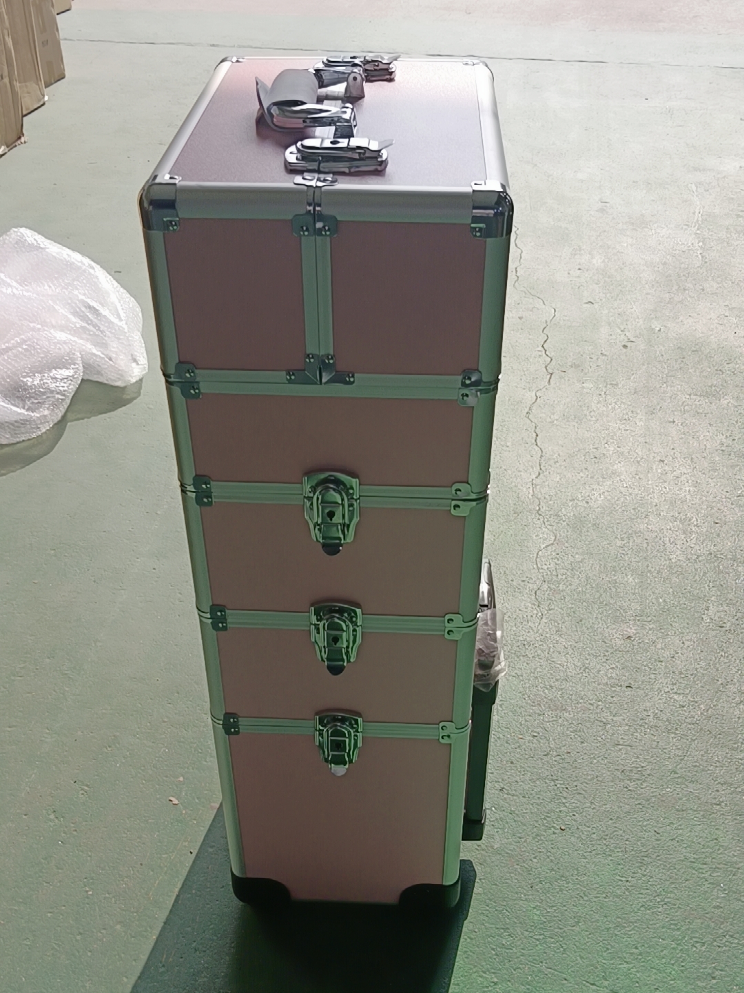 4-layer ABS+PC cosmetic case and aluminum single-layer makeup case with NRH 6405-76K locking latches and 8131-48 support hinges