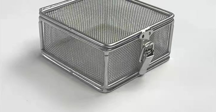 304 stainless steel sterilization basket with NRH 5106-39 locking latch for hospital CSSD and operating room use